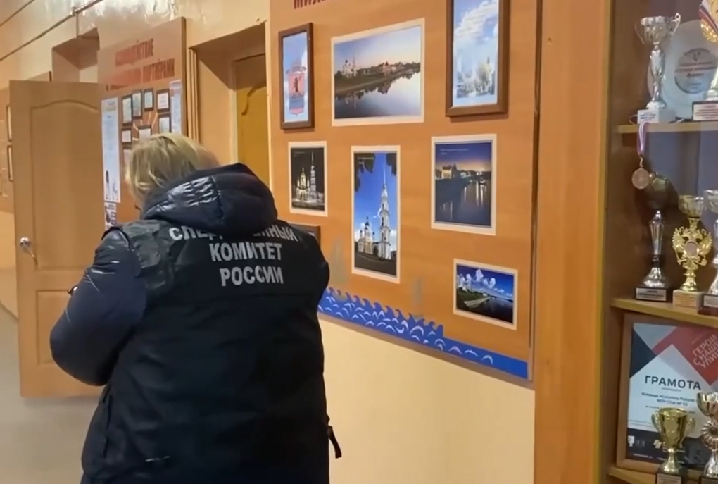 Напавшего на работников школы россиянина задержали. Он сам оказался в больнице