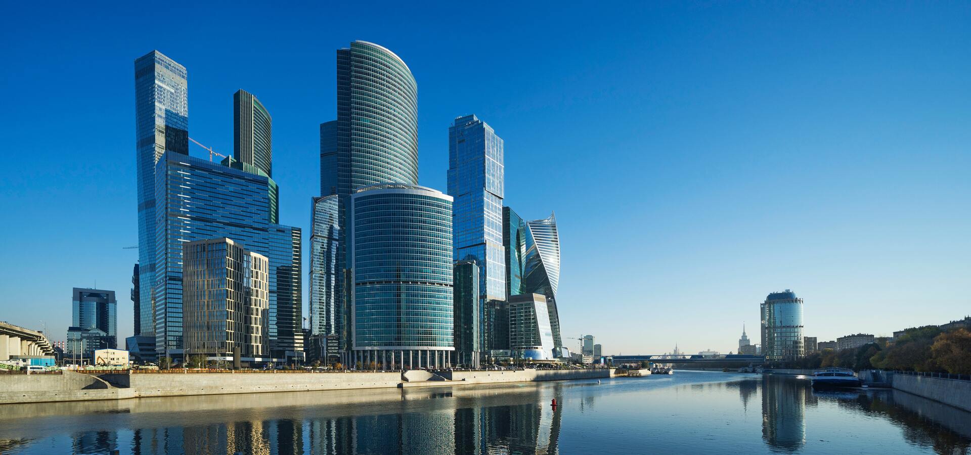 В башни Москва-Сити вернулся свет. Из-за отключения министры сидели в темноте на совещании с Путиным