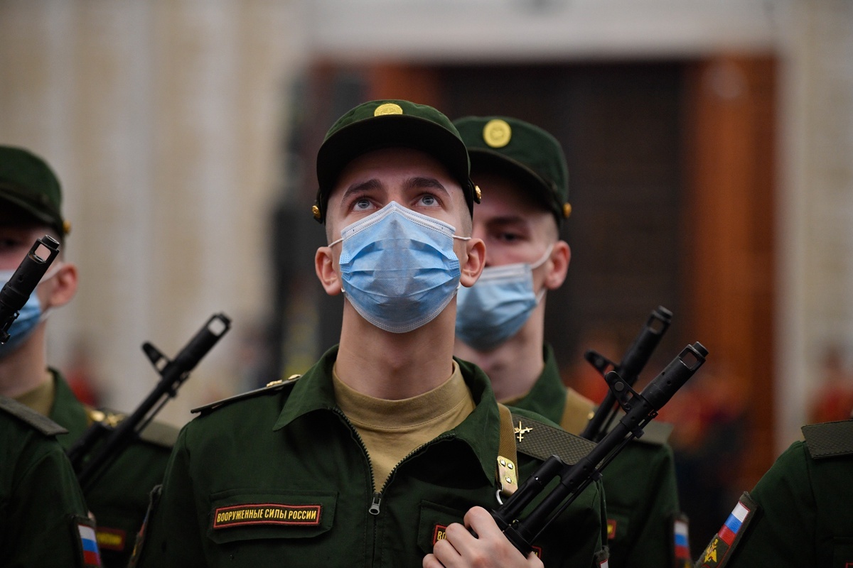 Россиянам рассказали, куда обращаться, если военный попал в плен