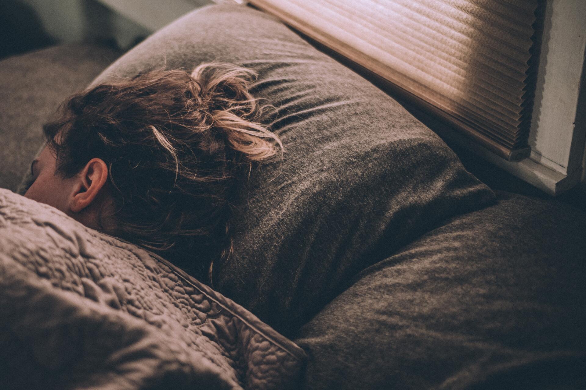 Почему нельзя спать с мужем под одним одеялом Ответ прост