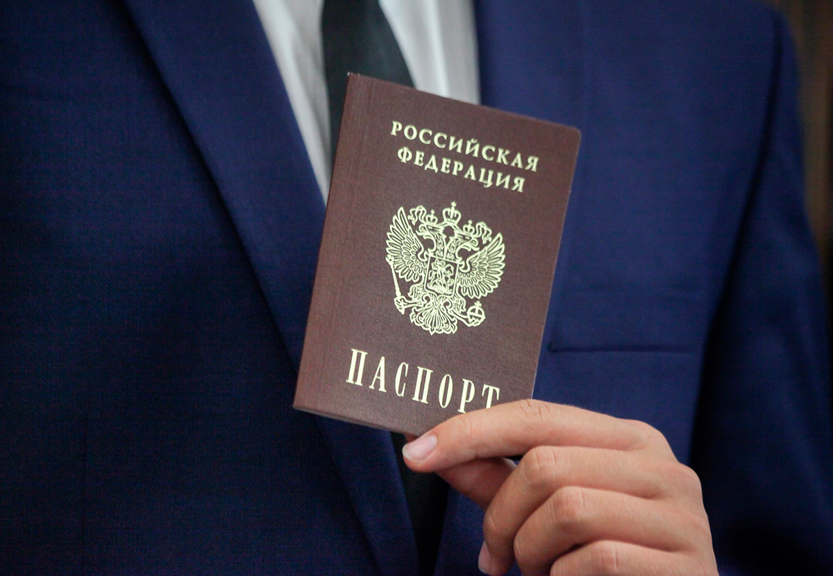 Россияне могут остаться без паспортов из-за санкций