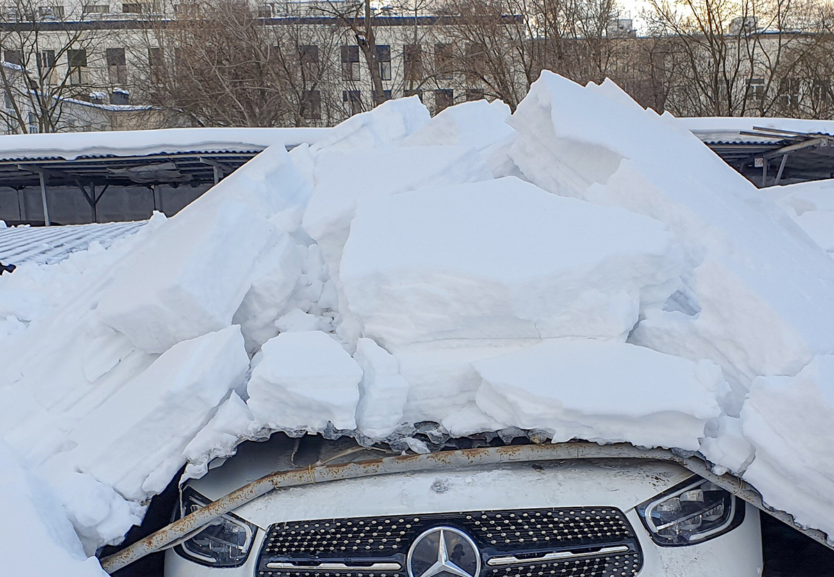 Жительница российского посёлка оказалась в снежной западне. Обнаглевшие чиновники помогли лишь советом