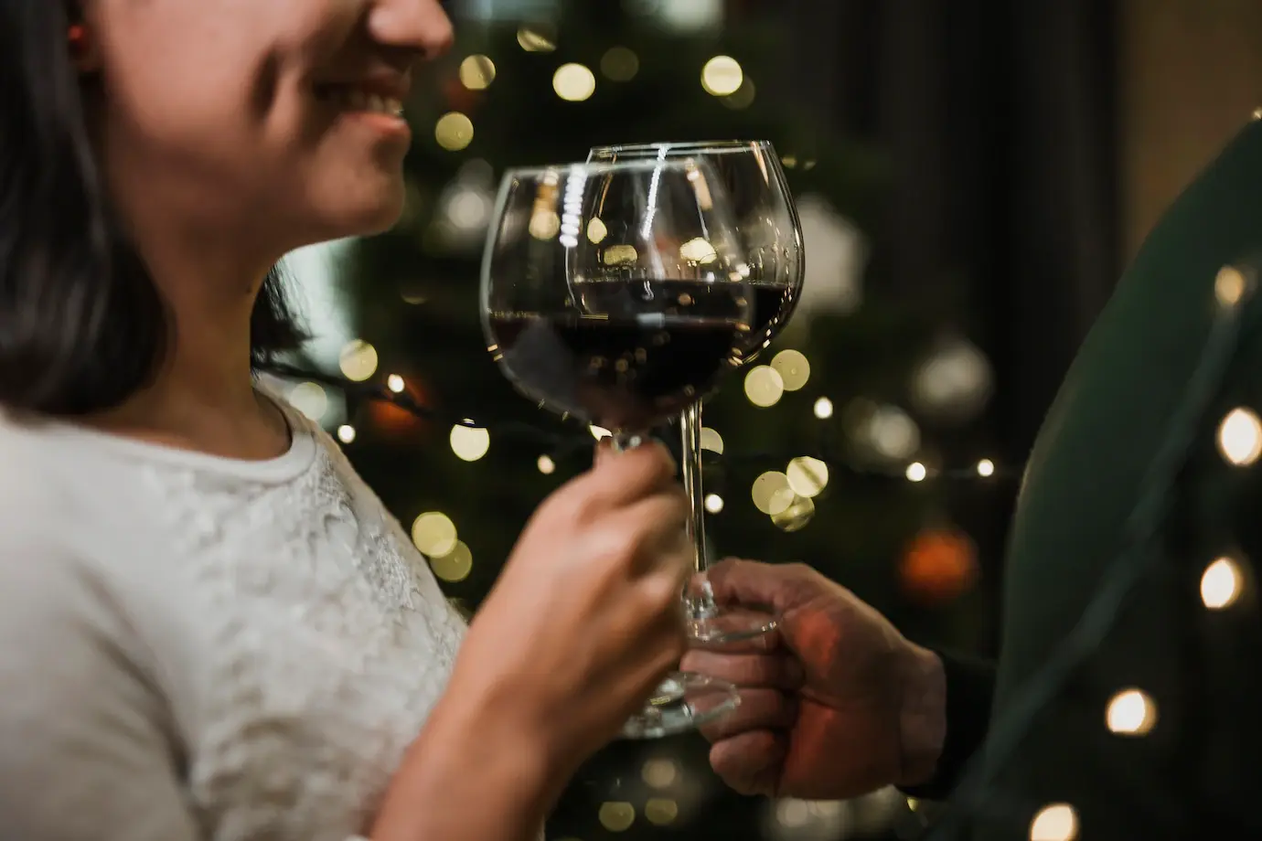 Россиянам рассказали, что будет к Рождеству, если каждый день выпивать по бокалу вина