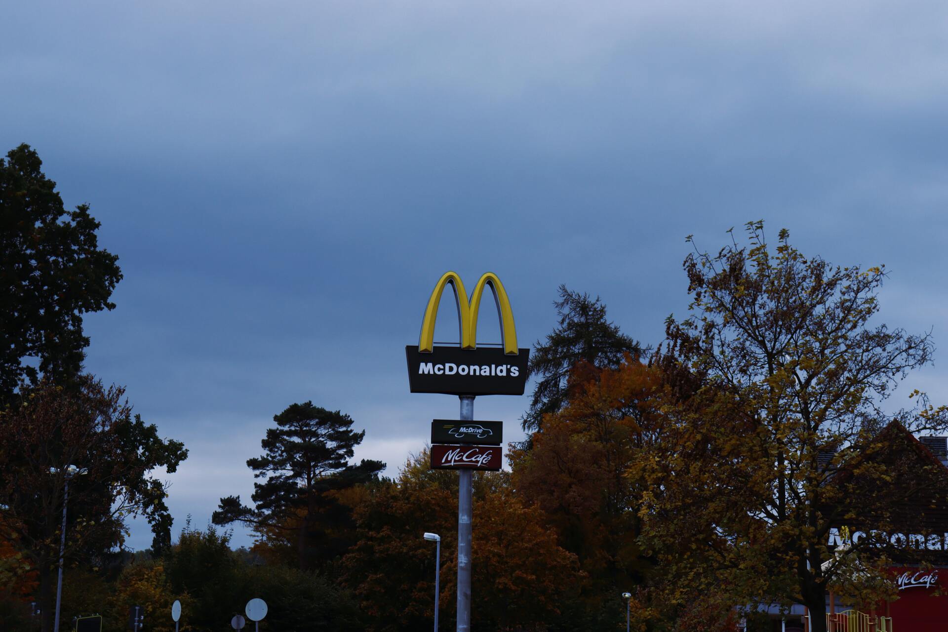 McDonalds решил уйти из Казахстана из-за российских котлет
