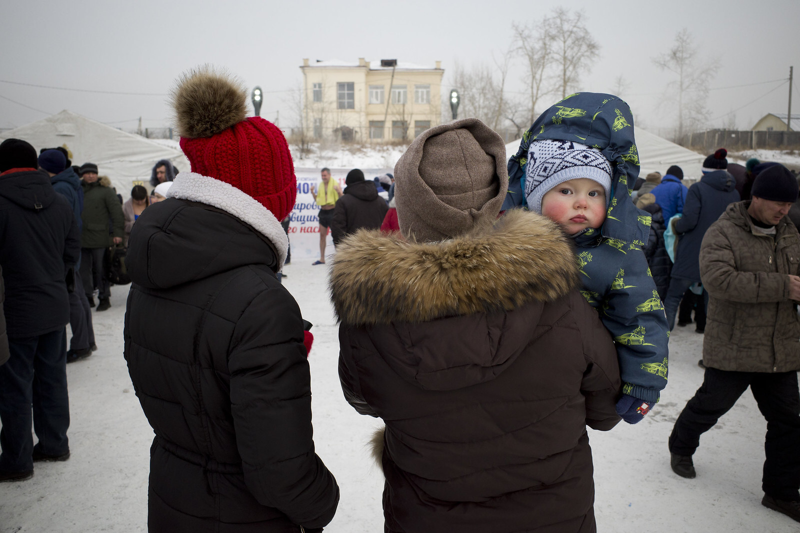 Это не закаливание. Роcсиянам объяснили, почему детям нельзя окунаться в прорубь