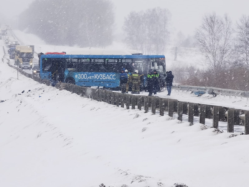 На российской трассе в ДТП с автобусом погибли пять человек. Всё из-за обгона