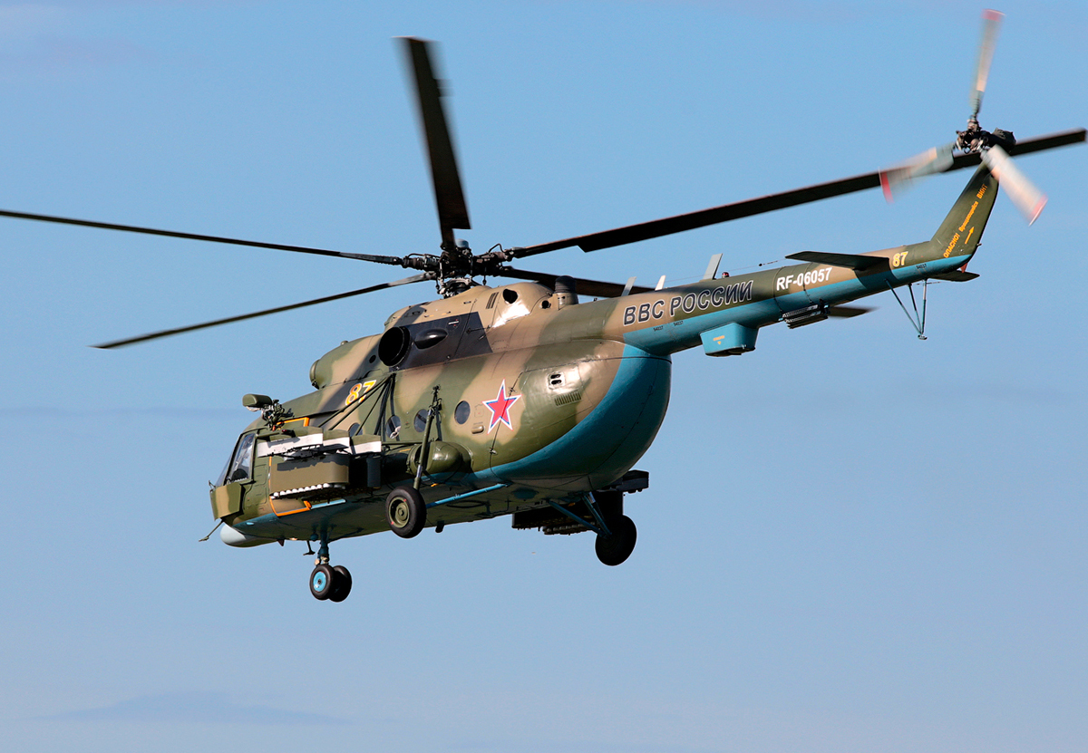 Baza: вертолёт Ми-8 совершил жёсткую посадку в аэропорту Внуково