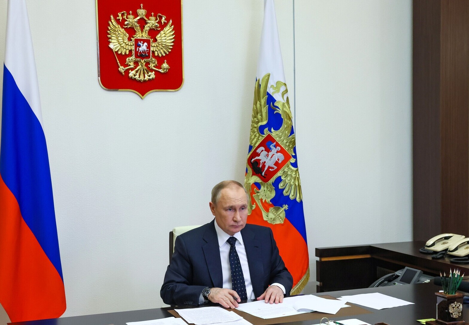 Декларации российских чиновников станут анонимными. Путин подписал закон