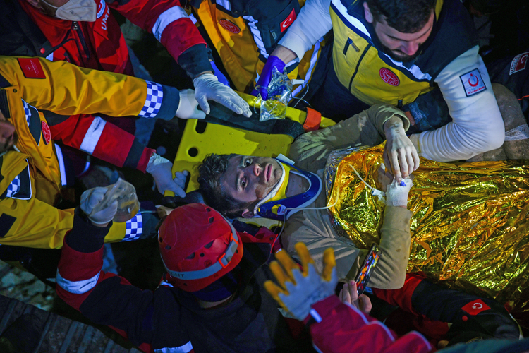 В Турции спасли трёх человек спустя 127 часов после землетрясения