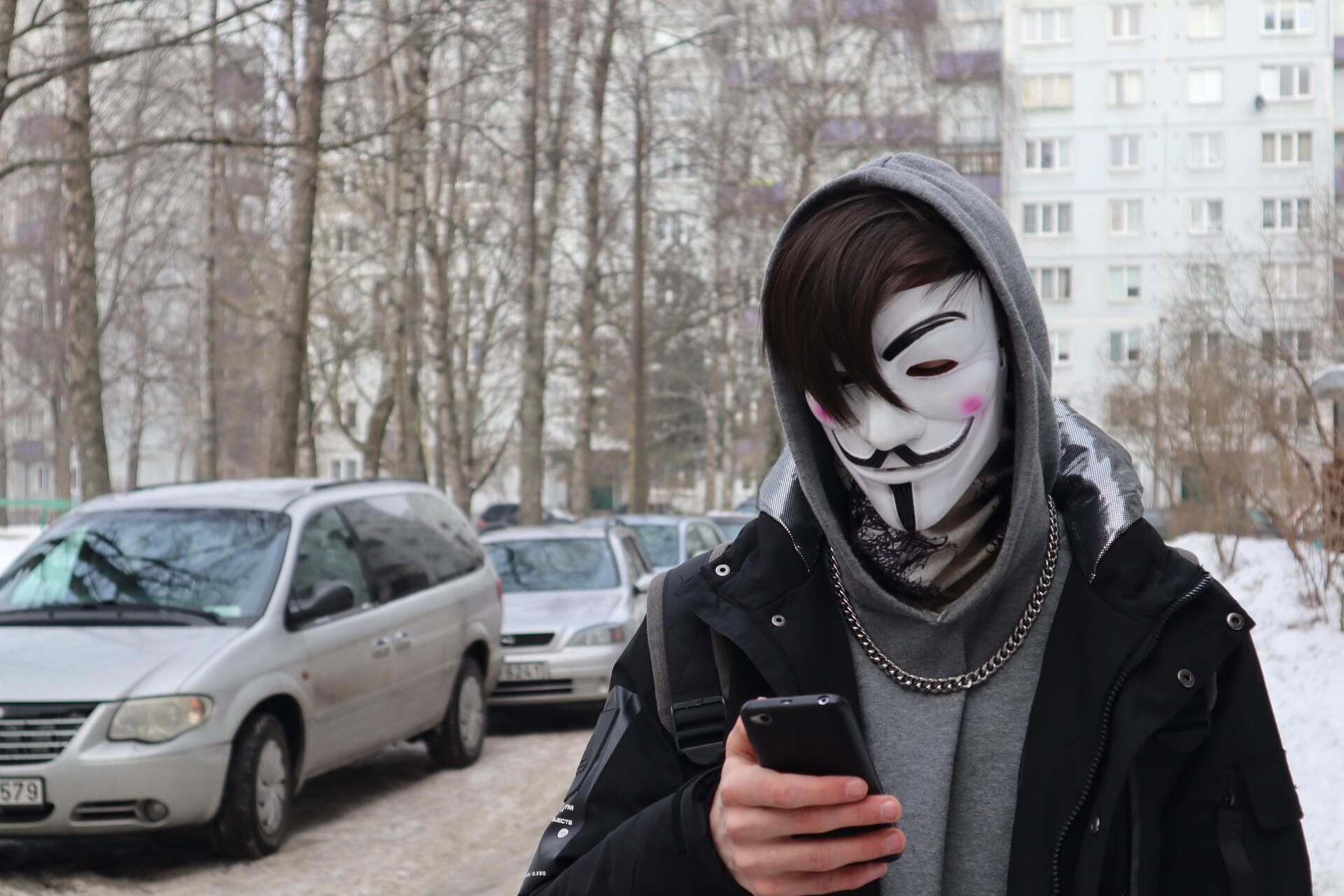 Россиянам посоветовали шутить и общаться с телефонными мошенниками. Но осторожно