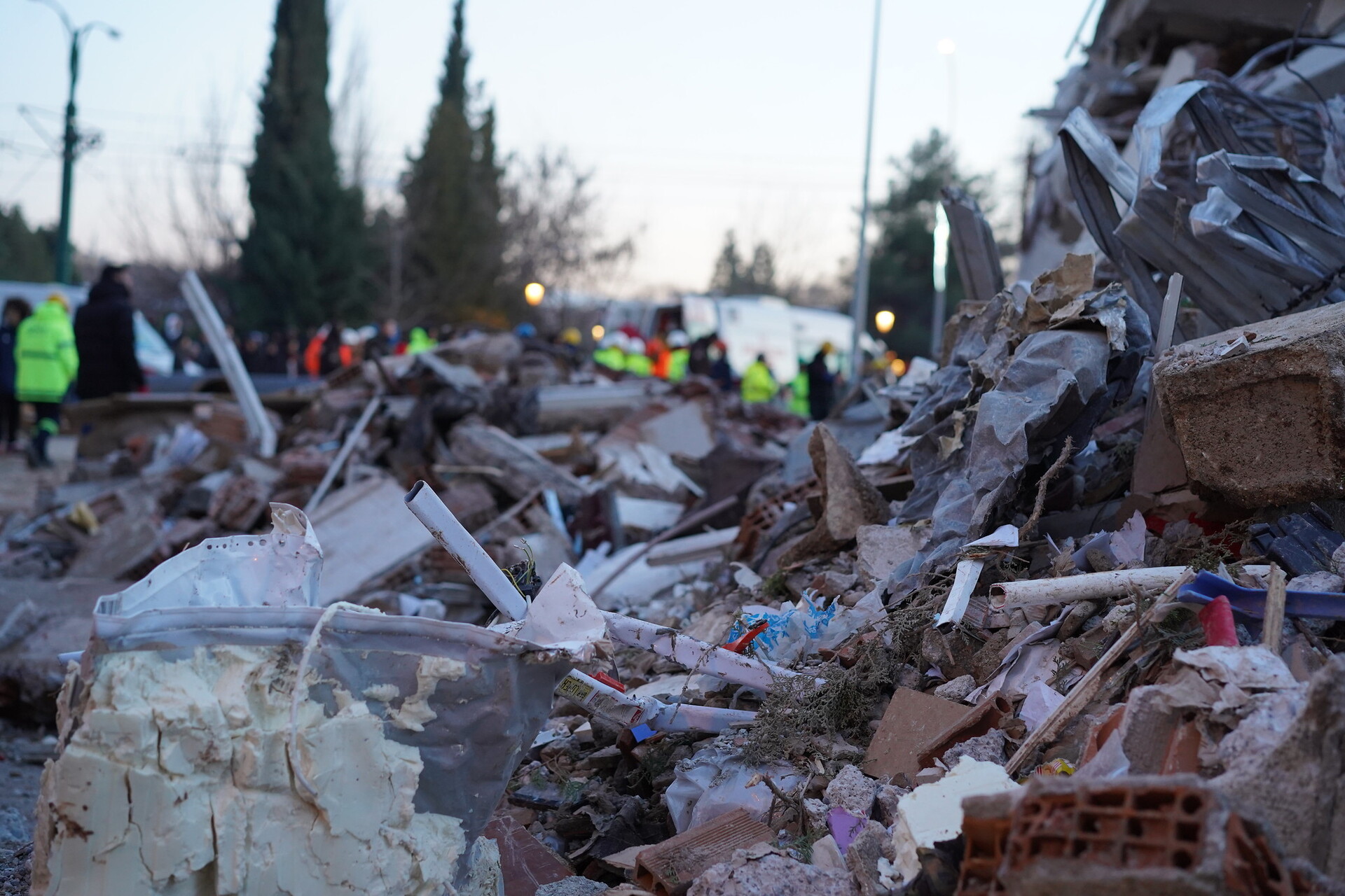 Трёх человек нашли живыми под завалами в Турции. Спустя почти 2 недели после землетрясения