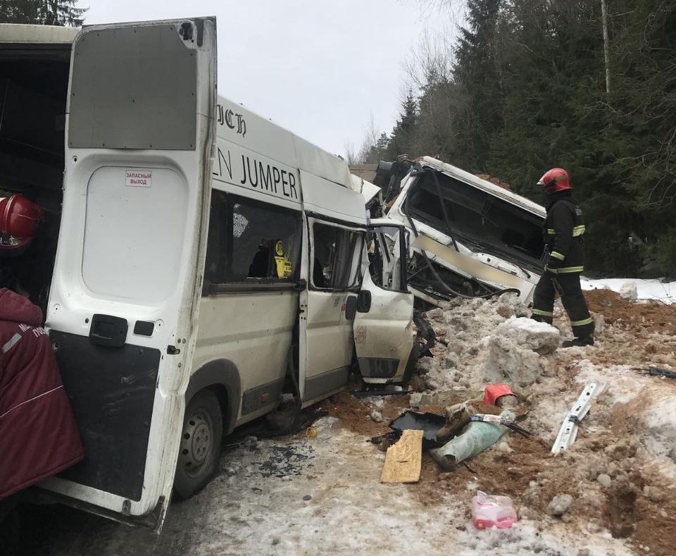 В ДТП с маршруткой и грузовиком в Белоруссии погибло 11 человек