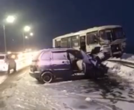 Человек погиб в Нижегородской области в аварии с автобусом