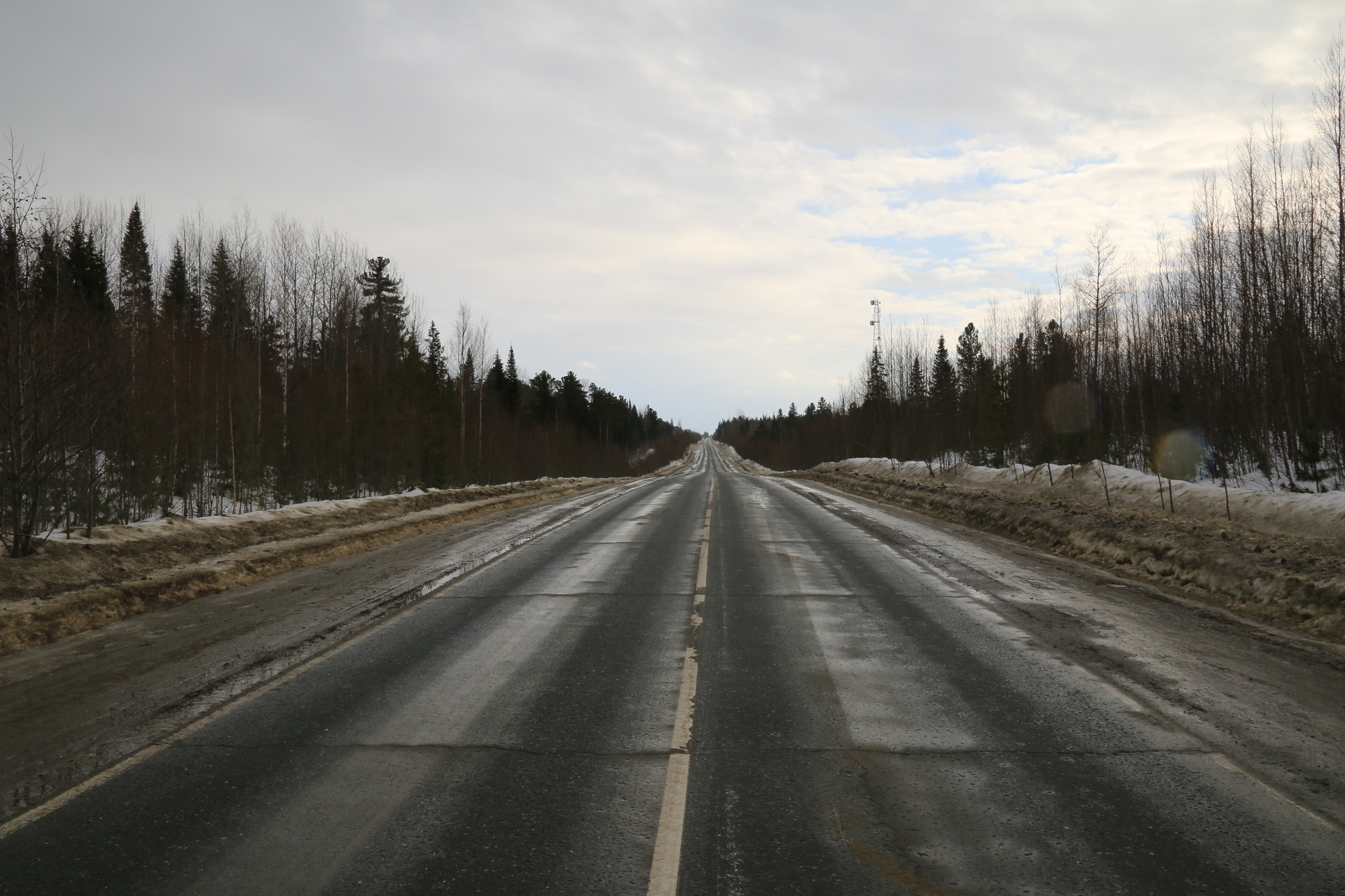 Жители приграничного села Брахлов попросили передвинуть дорогу от Украины