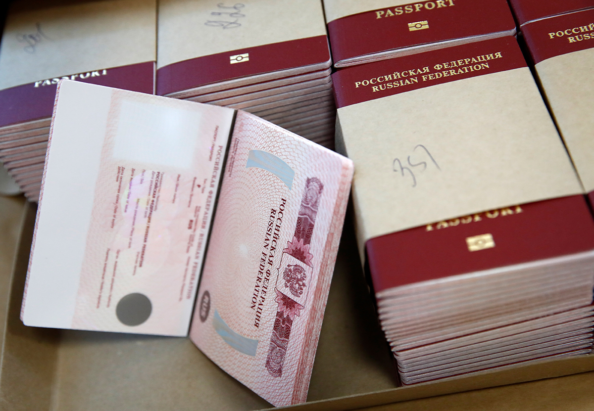 В России снова начнут выдавать биометрические загранпаспорта