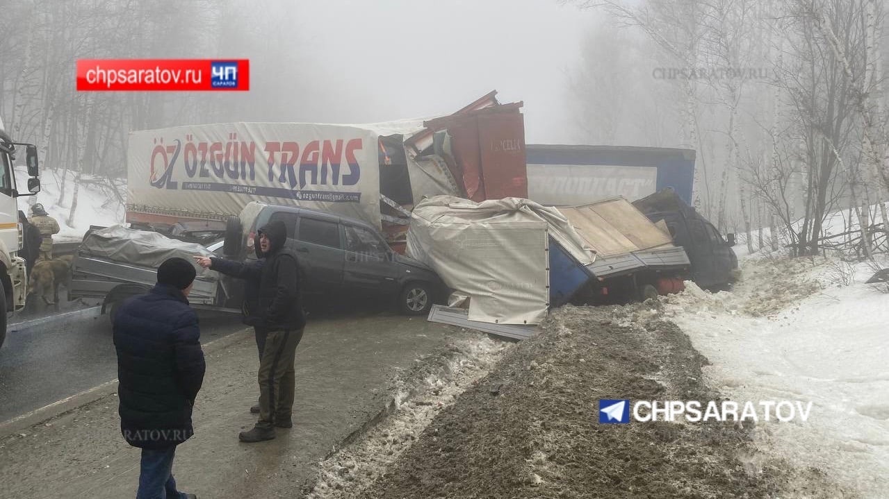 Авария на российской дороге собрала 21 автомобиль. Во всём виноват гололёд  — Секрет фирмы