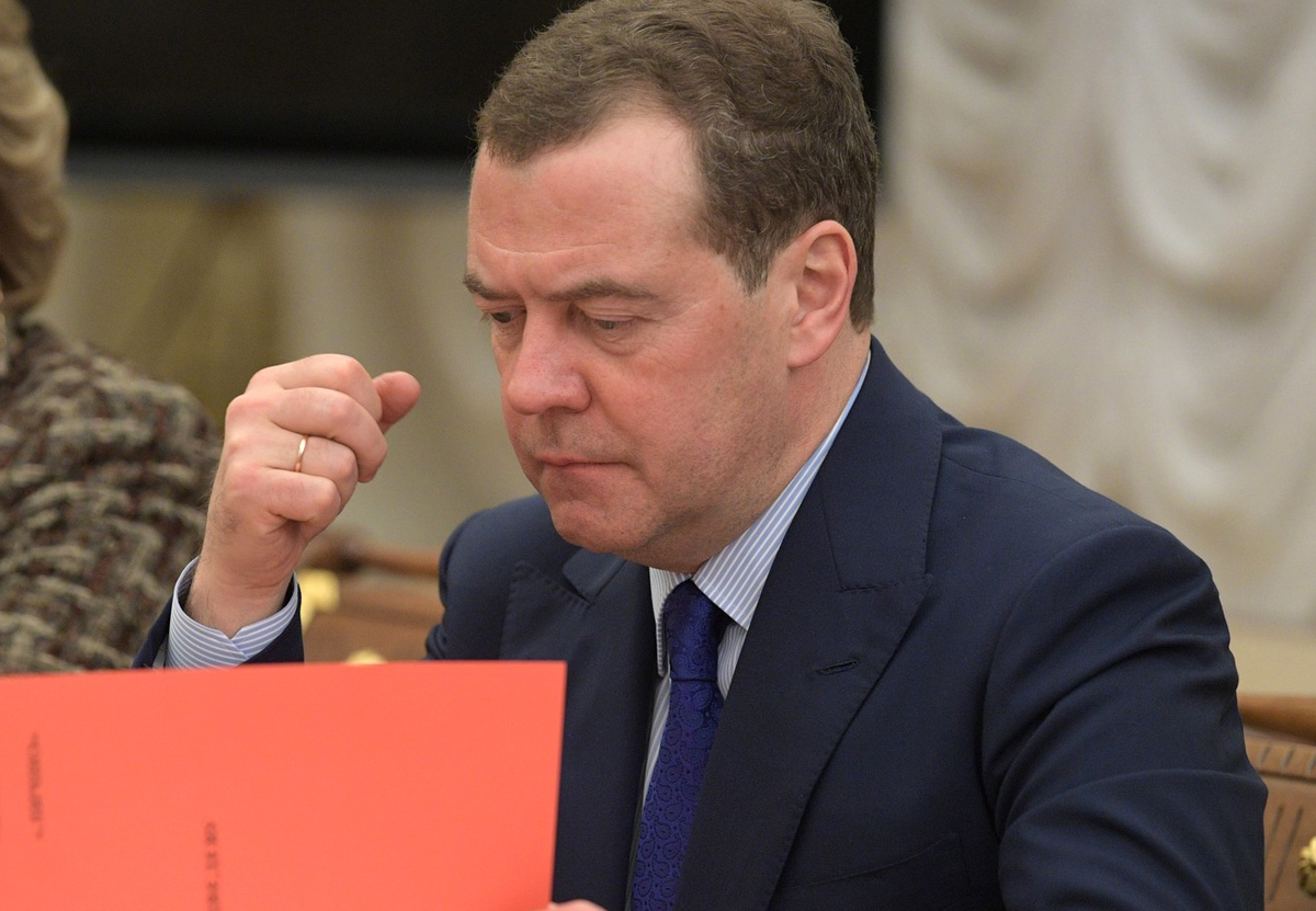 Медведев порассуждал о ракетном ударе по суду, выдавшему ордер на арест Путина