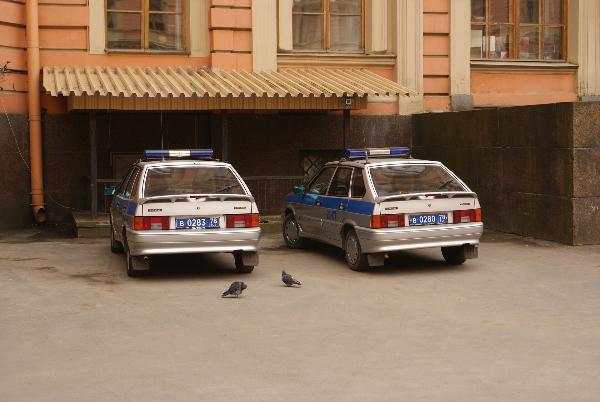 Во время обстрела поста ДПС в Ингушетии пострадал один полицейский