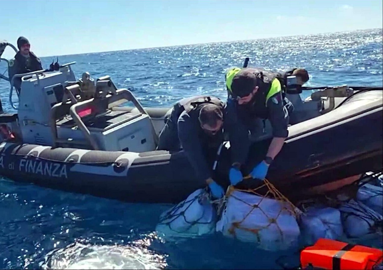 Около берегов Сицилии обнаружили две тонны кокаина на сумму 400 млн