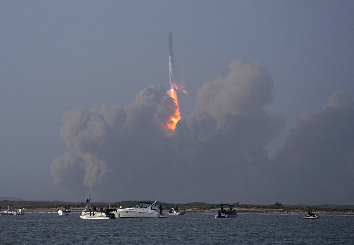 SpaceX запустила самую большую ракету в истории. Но далеко она не улетела —  Секрет фирмы