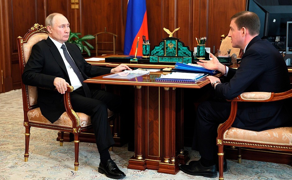 Владимир Путин поддержал предложение о выравнивании зарплаты участникам спецоперации