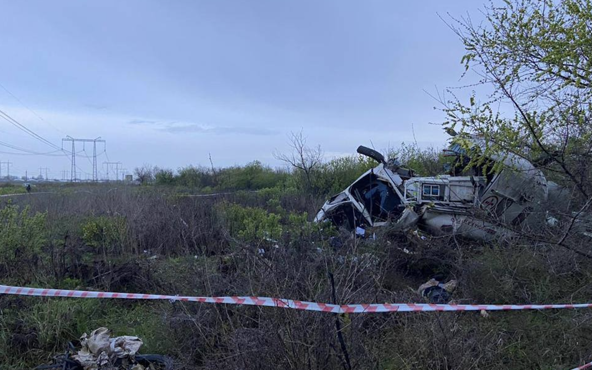 Следственный комитет показал видео с места крушения вертолёта санавиации в Волгоградской области