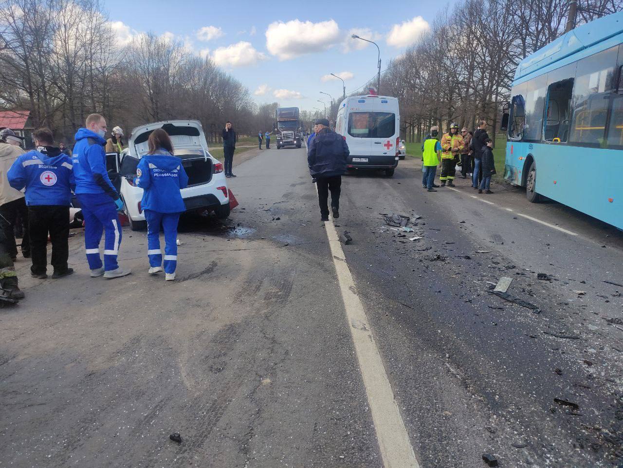 ТАСС: в ДТП с рейсовым автобусом в Петербурге погиб один человек