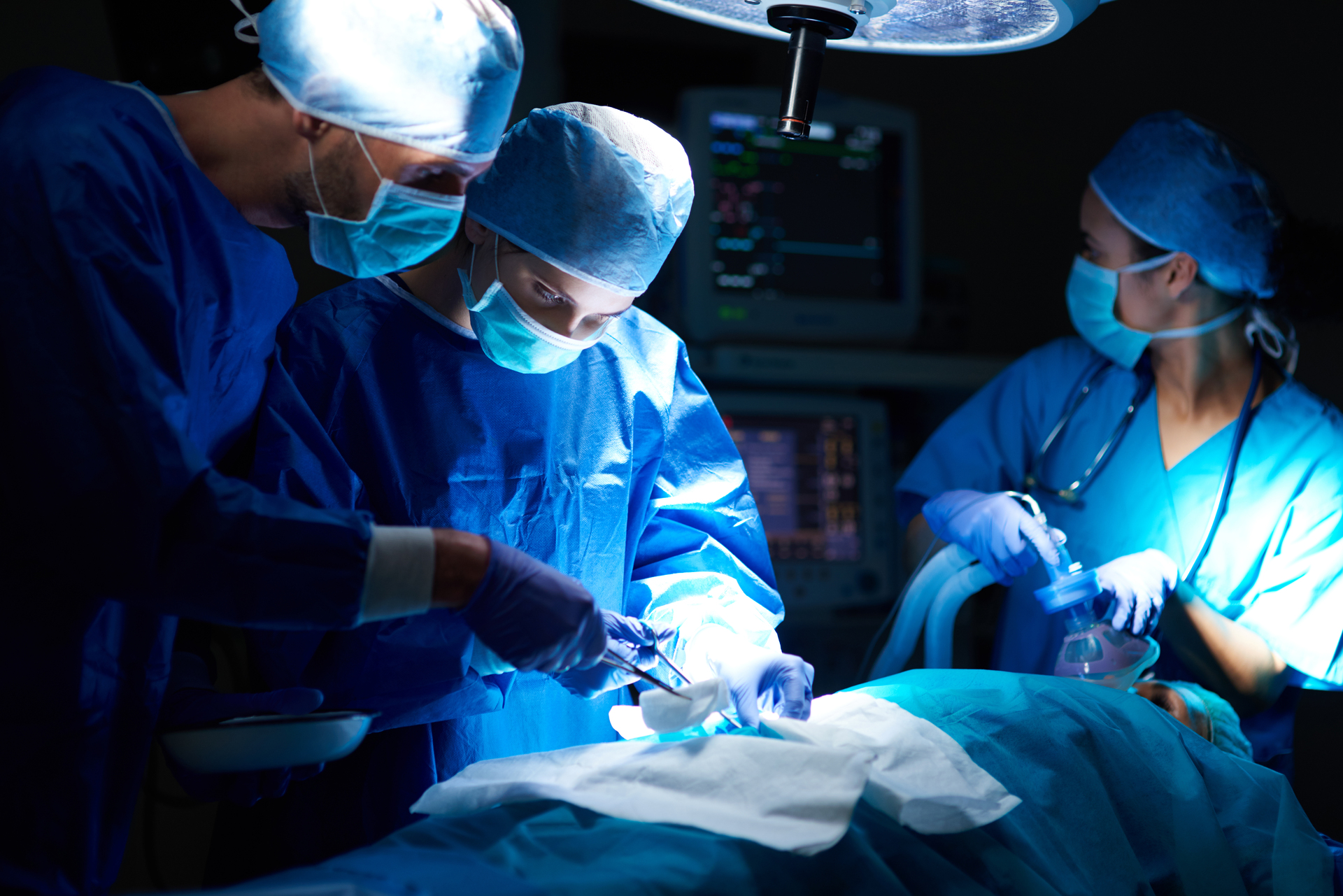 В Омске хирурги достали из тела пациентки 15-сантиметрового червя