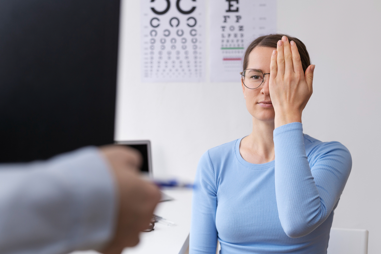 Врач Васильева: головная боль может быть признаком ухудшения зрения