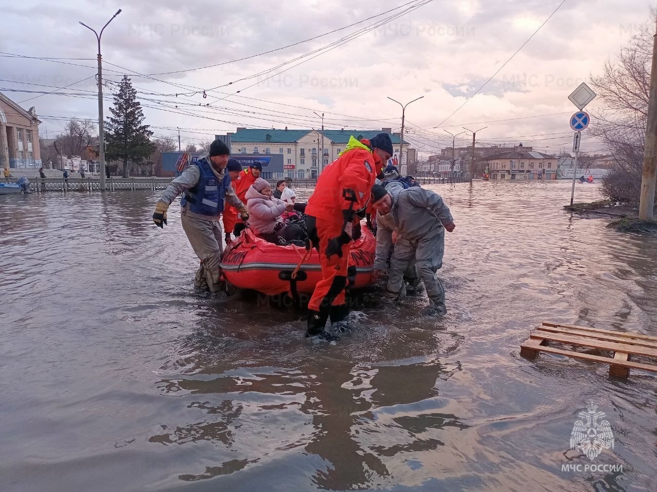 Пострадавшим от наводнения в Орске помогут с долгами: рекомендации ЦБ —  Секрет фирмы