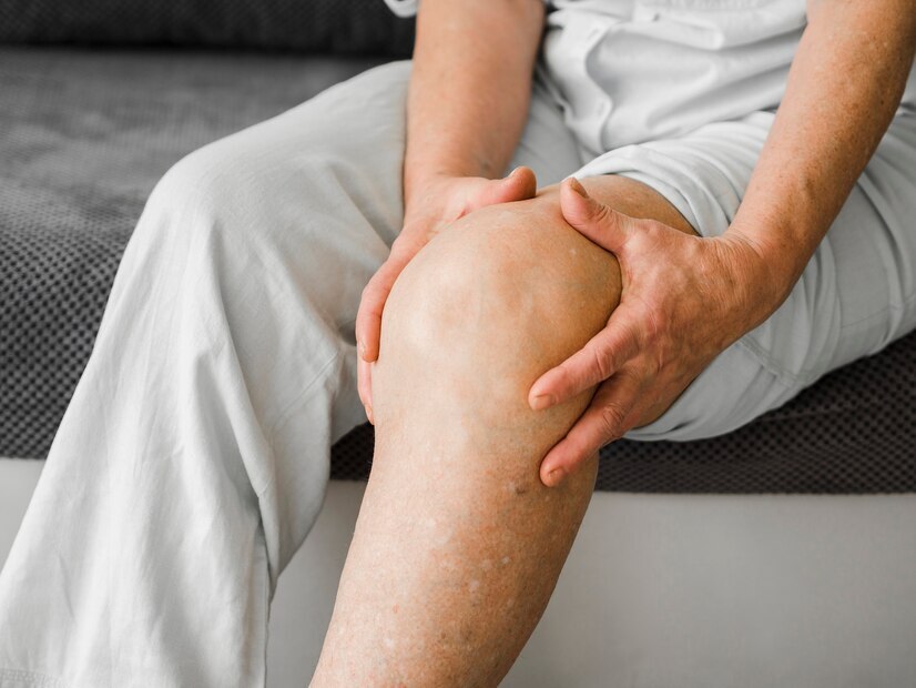 Ревматолог Коршунова: от боли при артрите помогут холодные компрессы