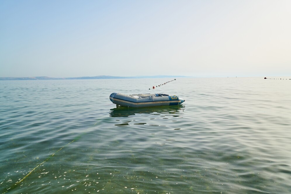 В Минобороны продолжают поиски пропавших в Чёрном море на лодке срочников