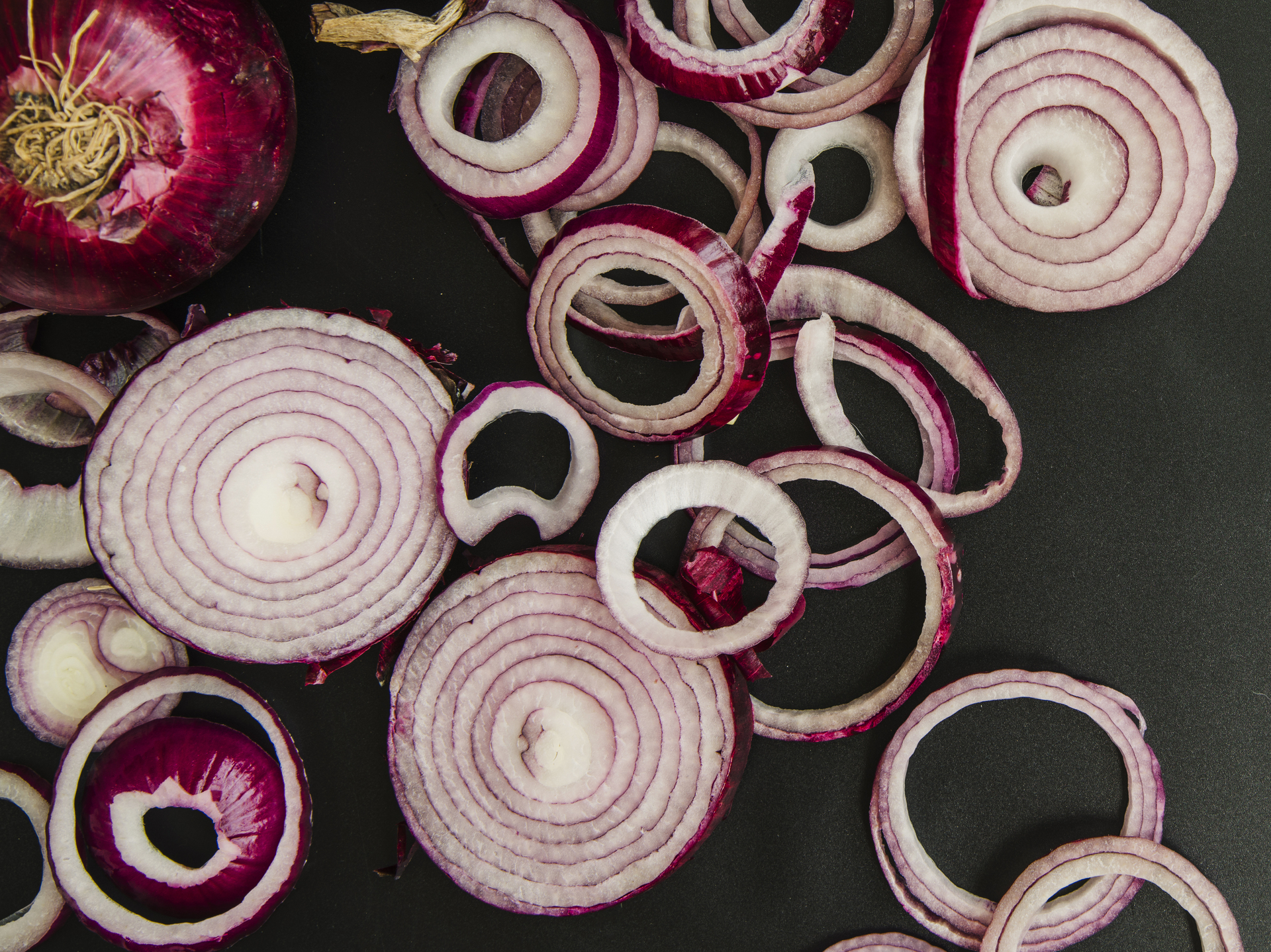 Диетолог Афинская: авокадо в холодильнике хранится дольше рядом с луком