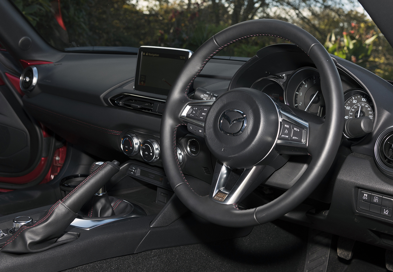 Автомеханик перечислил последствия езды с поднятым ручником