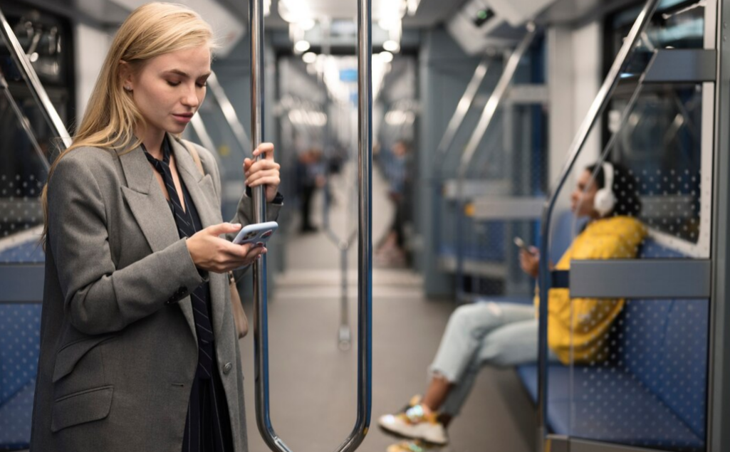 Пассажирам московского метро запретили перевозить самокаты без чехла