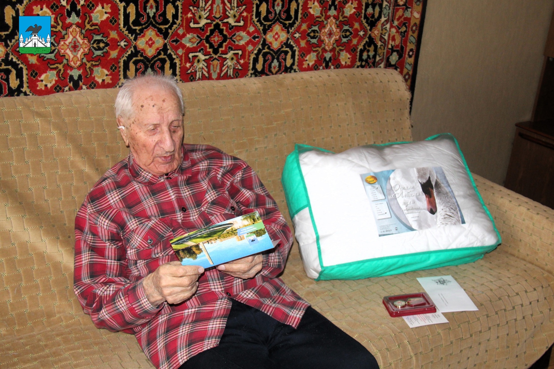 В администрации Орла объяснили, почему подарили ветерану одеяло на 23 февраля