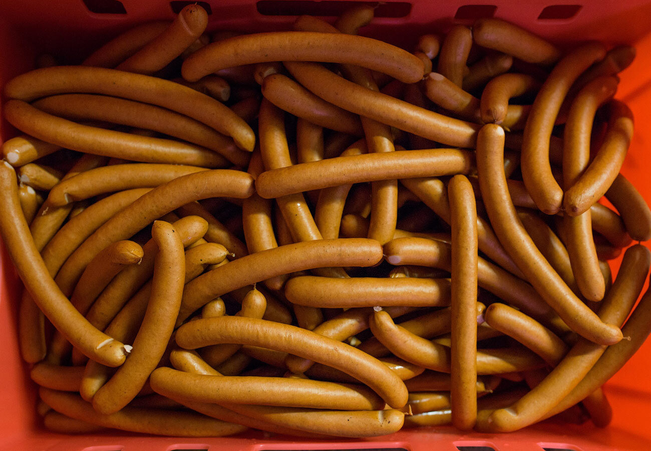 Shot Проверка: в российских сосисках, фарше и колбасе нашли опасные бактерии