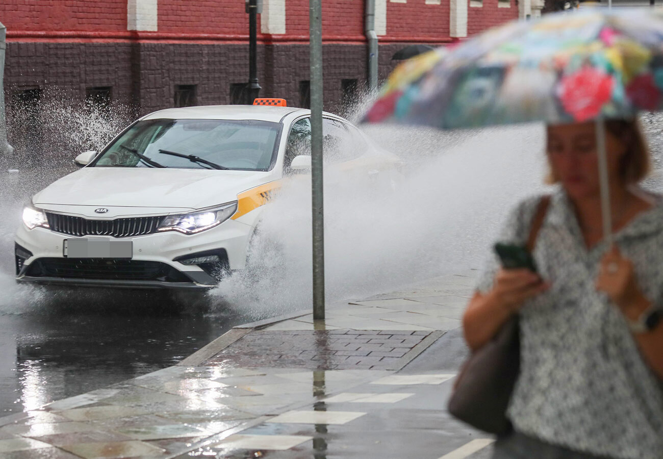 На Москву обрушился мощный тропический ливень