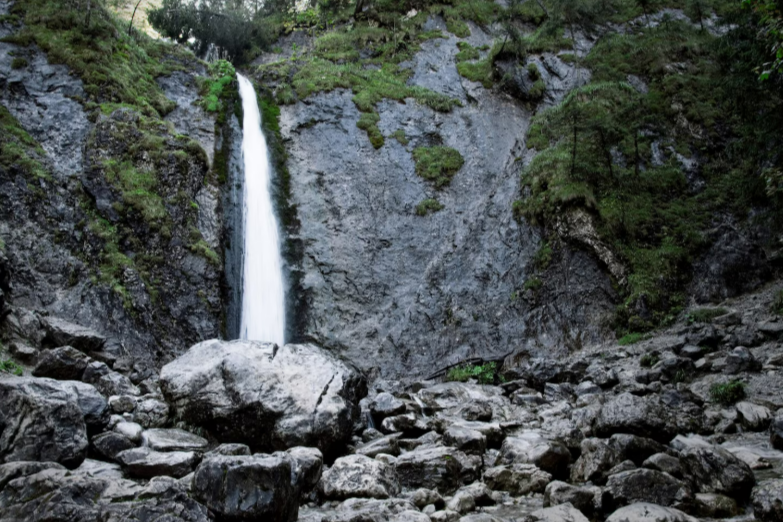 Попытка сделать красивый снимок в горах Северной Осетии обернулась гибелью юноши