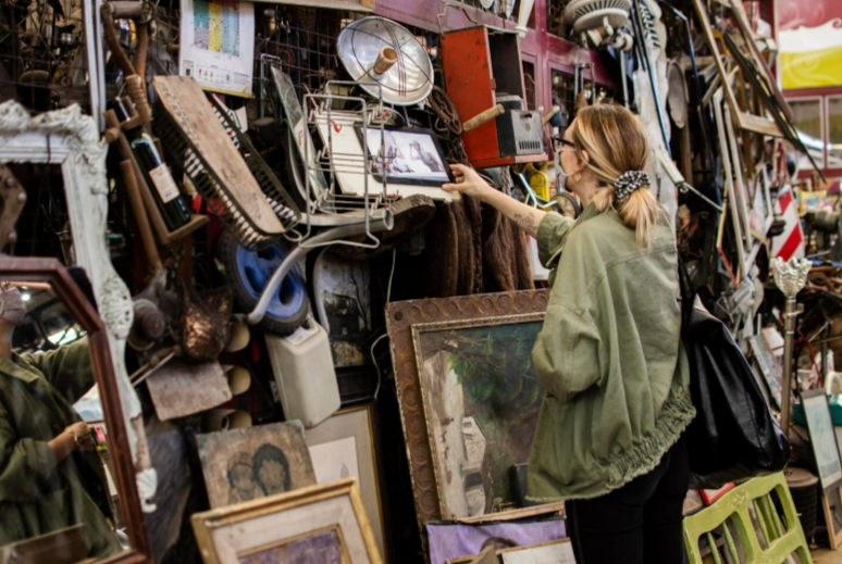 Чиновница из Барнаула сравнила с тараканами пожилых торговцев стихийного рынка