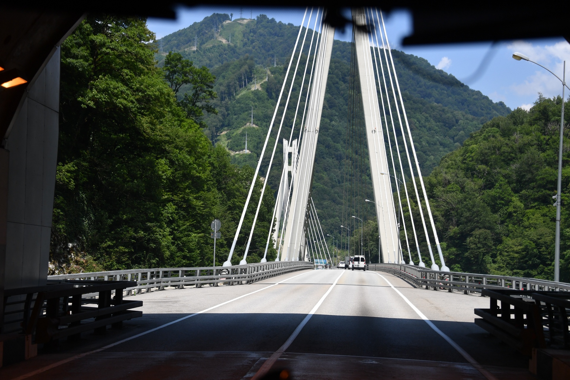 На юго-западе Китая открыли самый высокий в мире мост