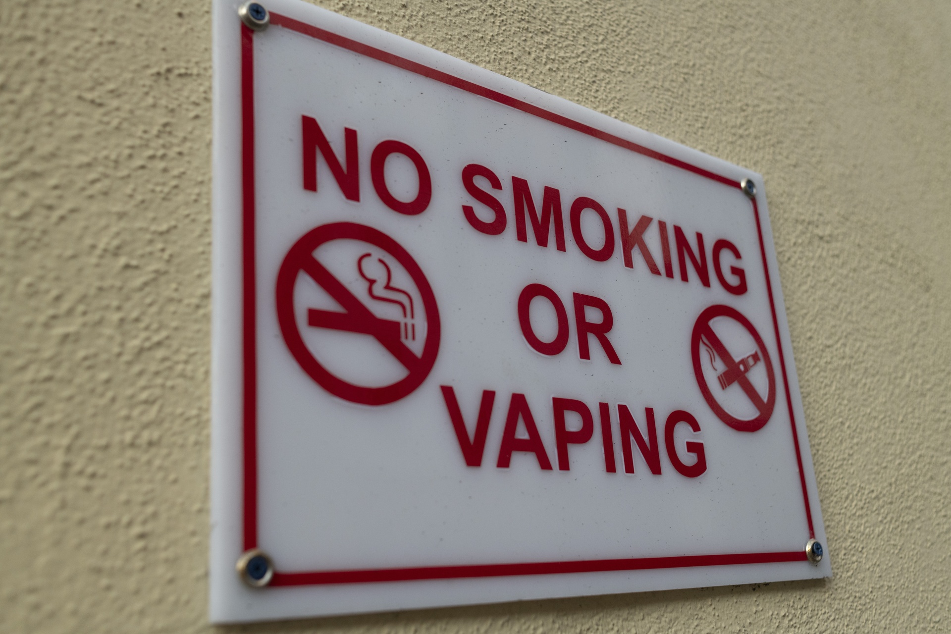 В российской школе ставят пятерки в обмен на отказ от вейпа