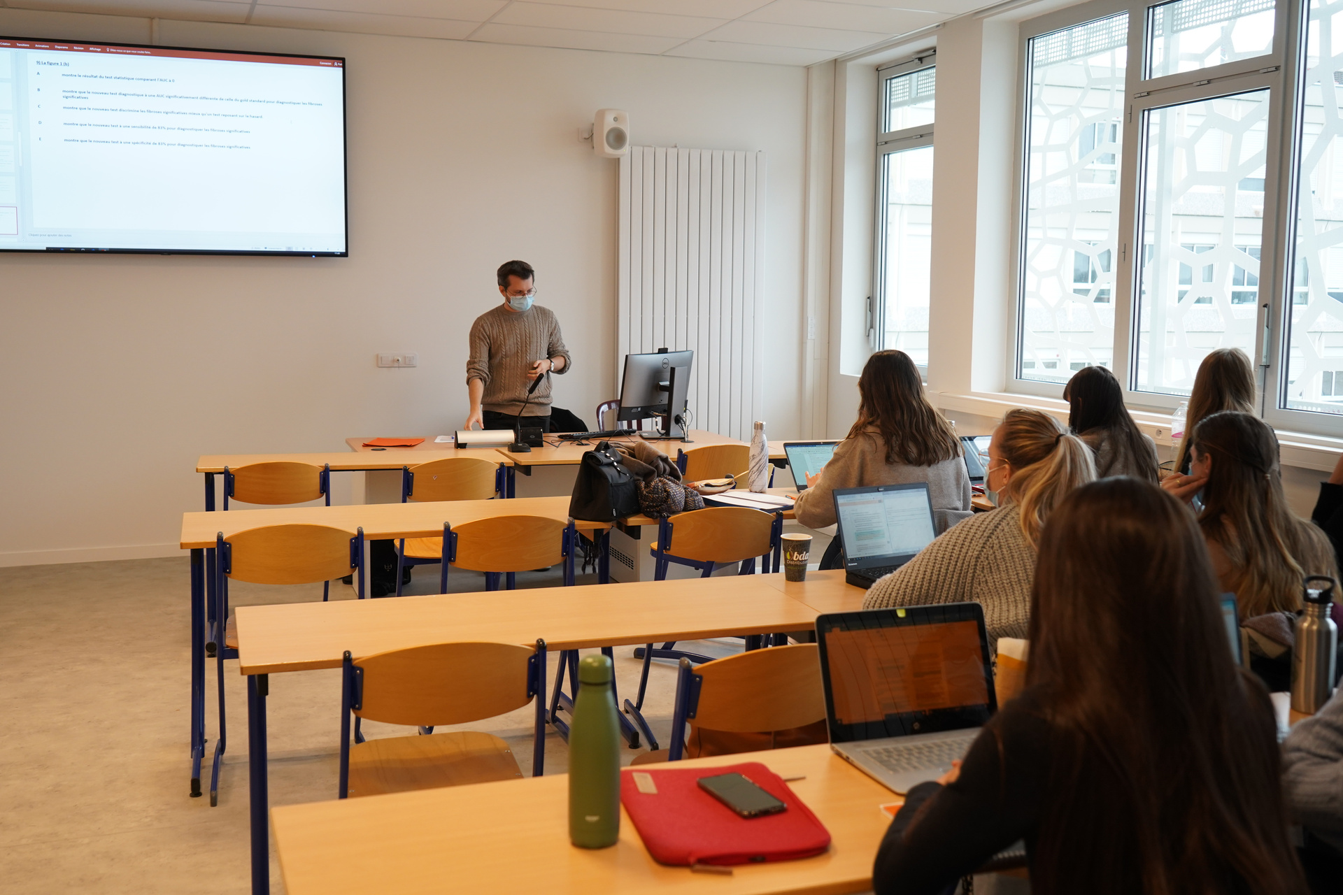 Минобрнауки: около 600 вдов участников СВО хотят получить высшее образование