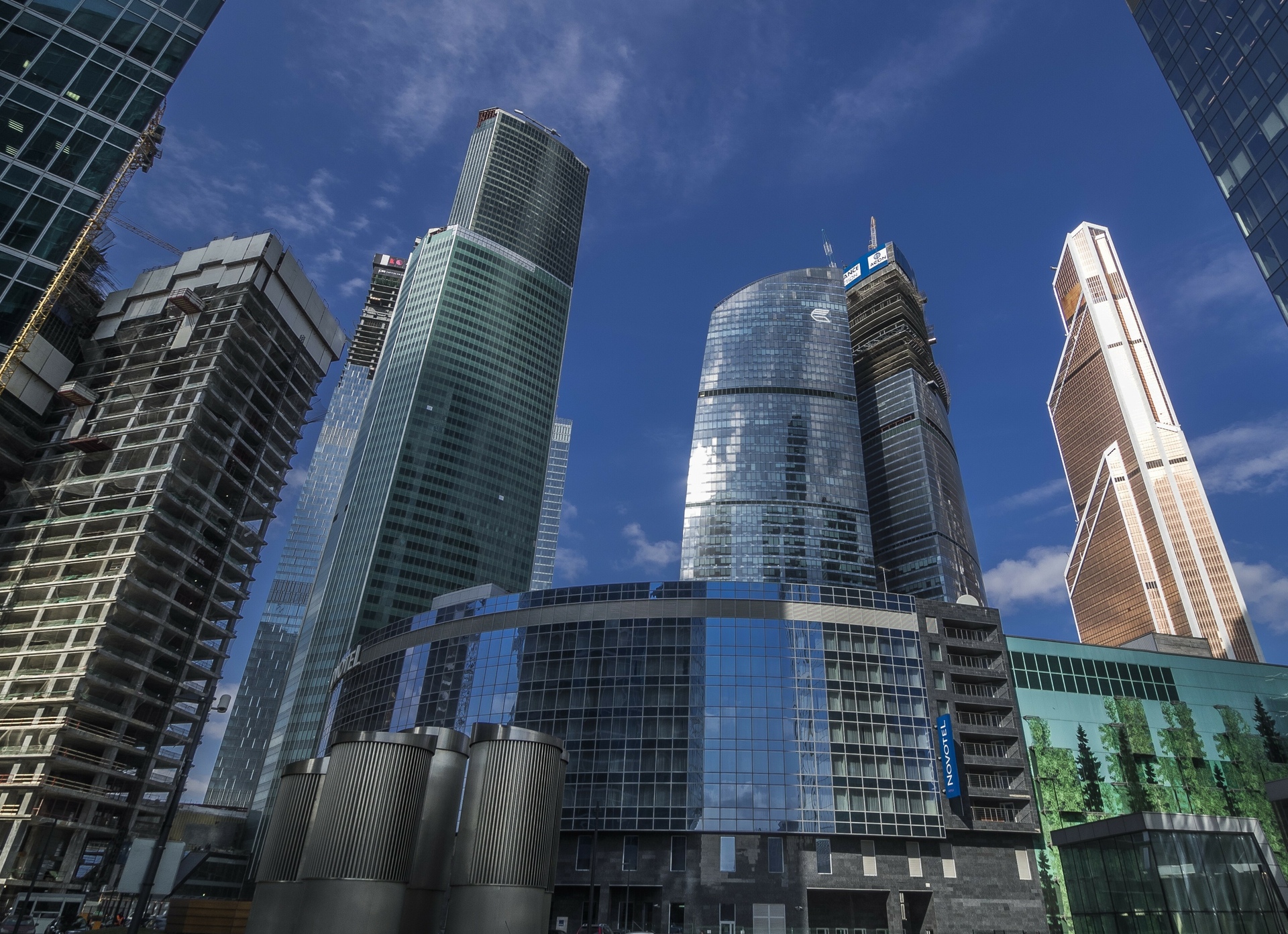 Часами играет в онлайн-игры в Москва-Сити. Стало известно, как живёт Башар Асад в российской столице