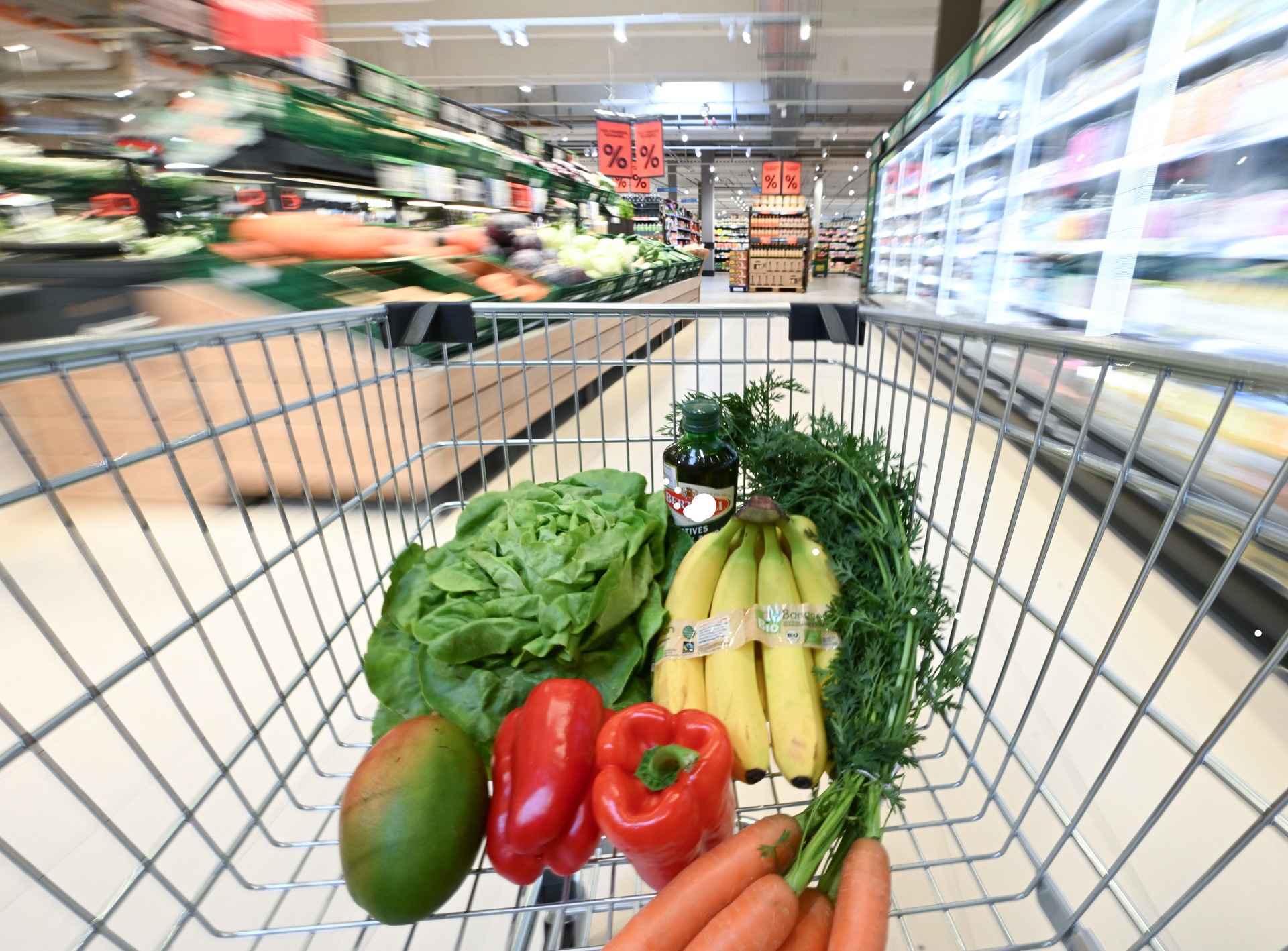 Потребительская корзина в России подорожала на 9% за год