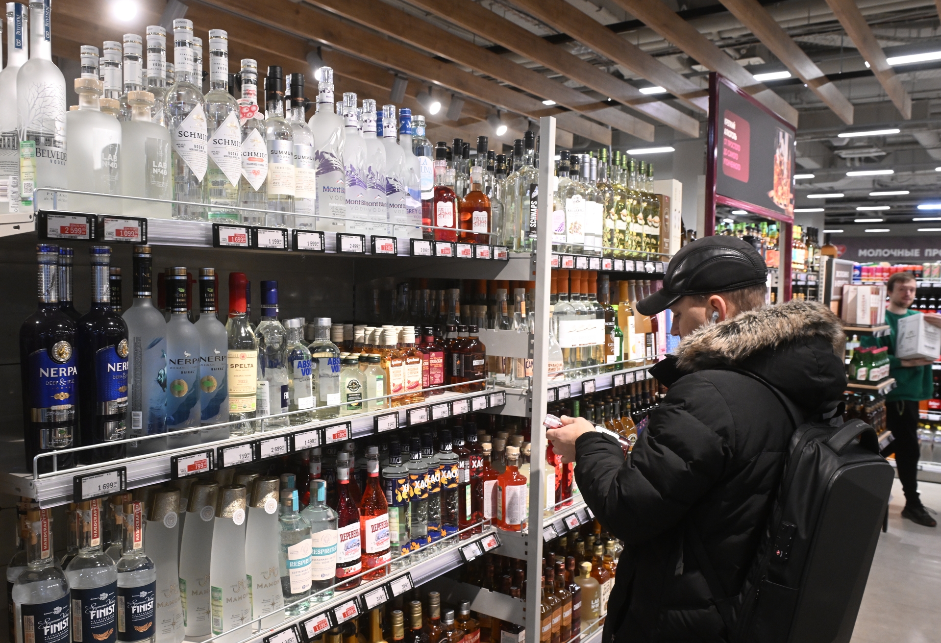 В России обсуждают введение запрета на продажу алкоголя до 21 года