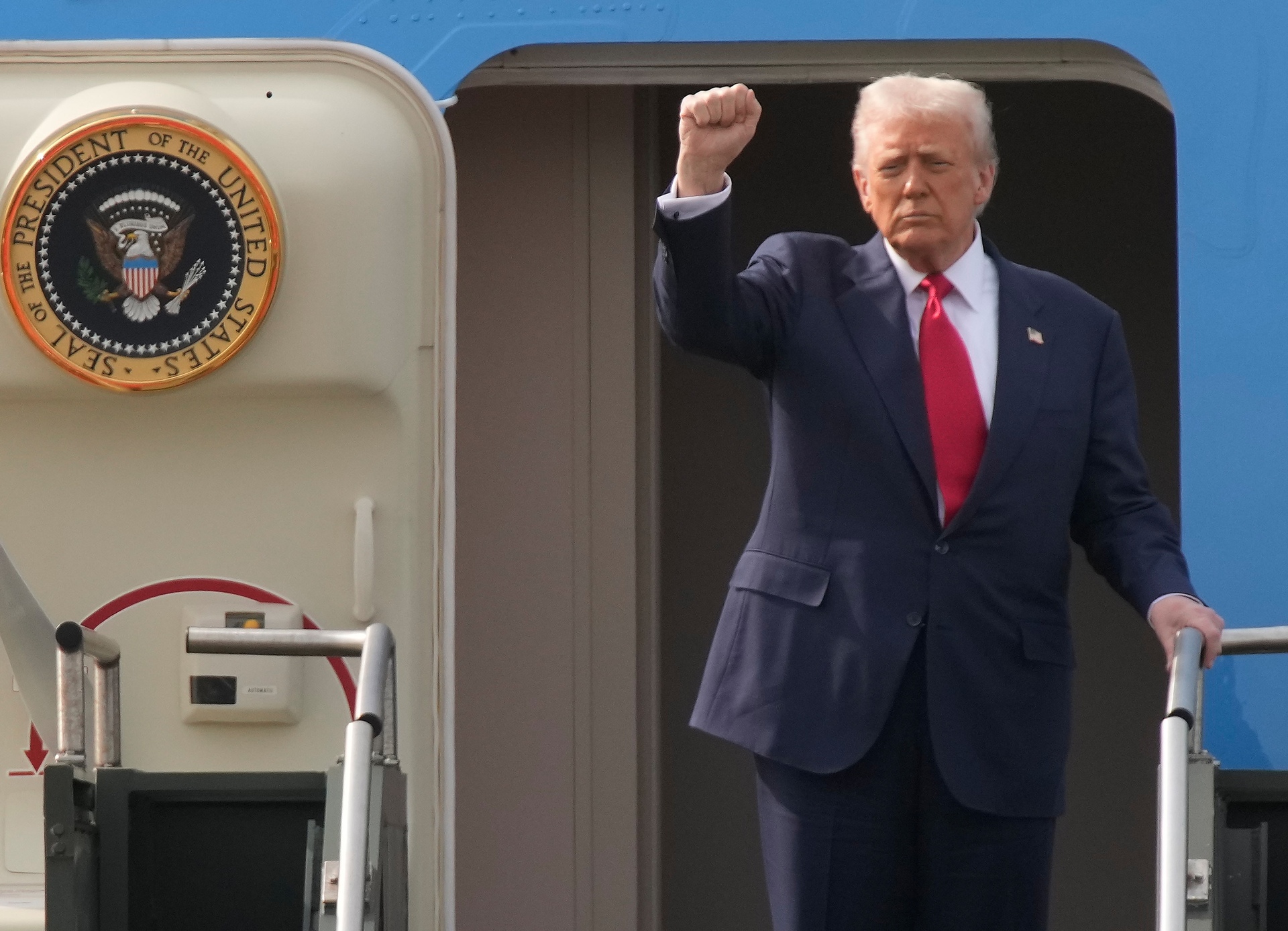 Трамп поручил немедленно начать испытания ядерного оружия