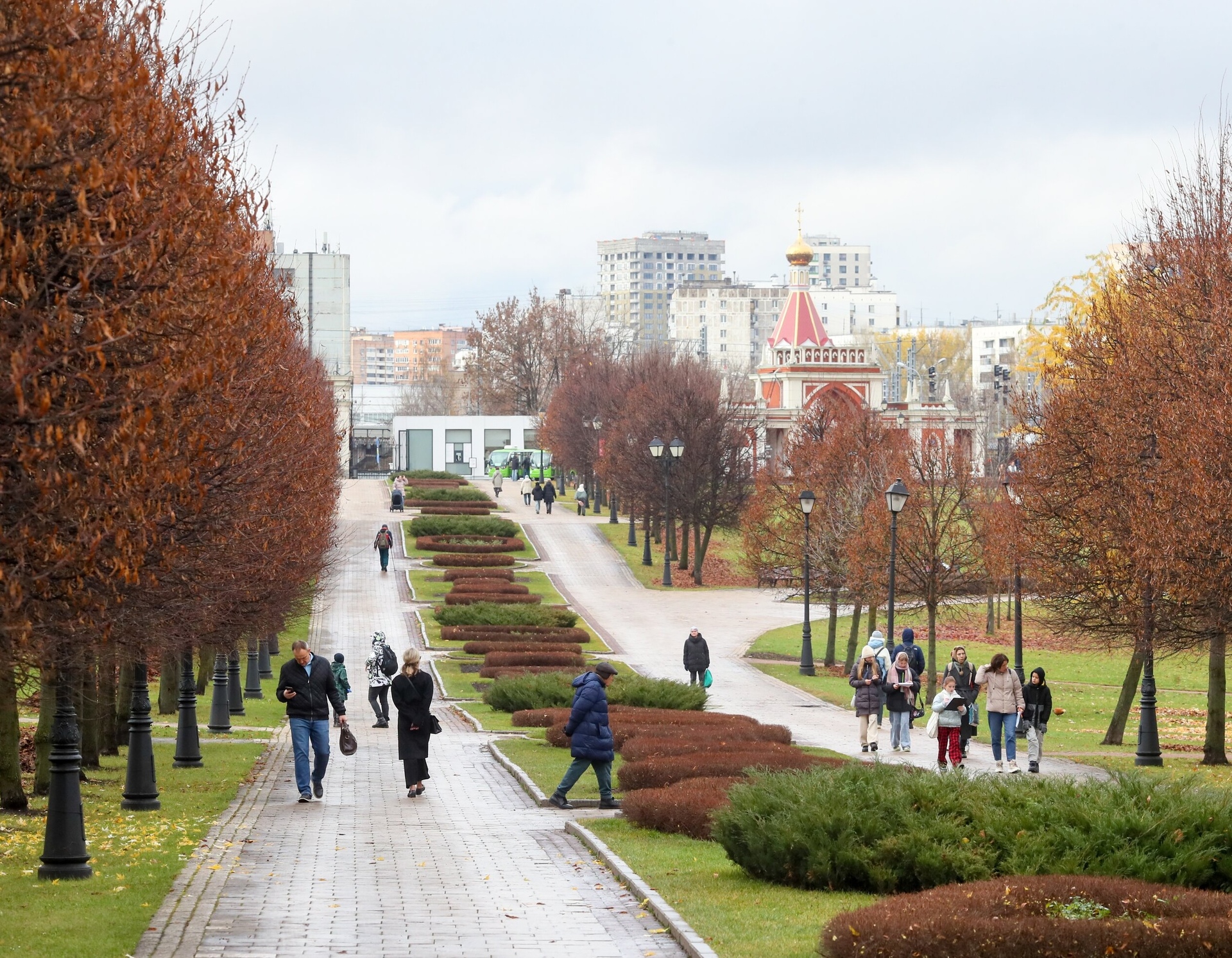 Синоптик Позднякова: в ноябрьские праздники в Москве будет тепло и пасмурно