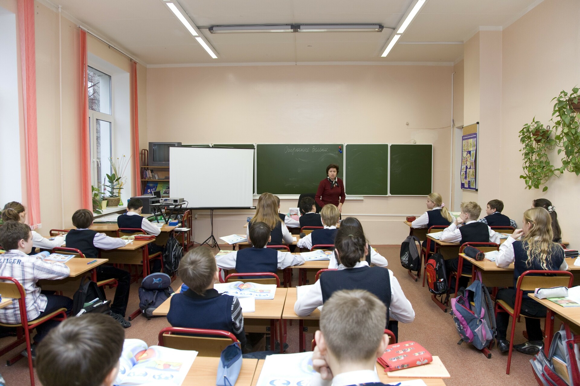 В России предложили сделать июнь учебным месяцем