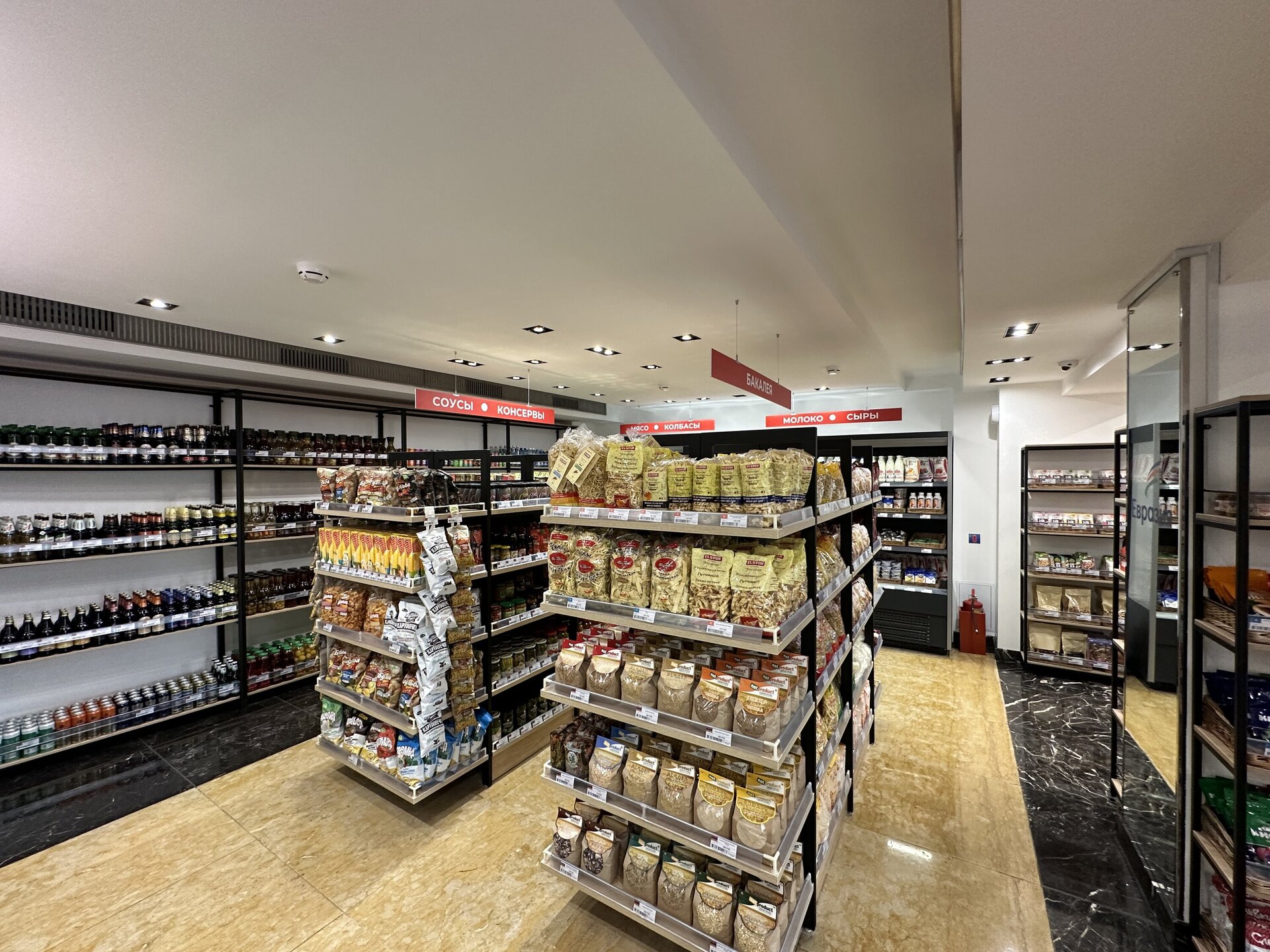 В российском регионе детям запретили заходить в торгующие табаком магазины. Детали закона